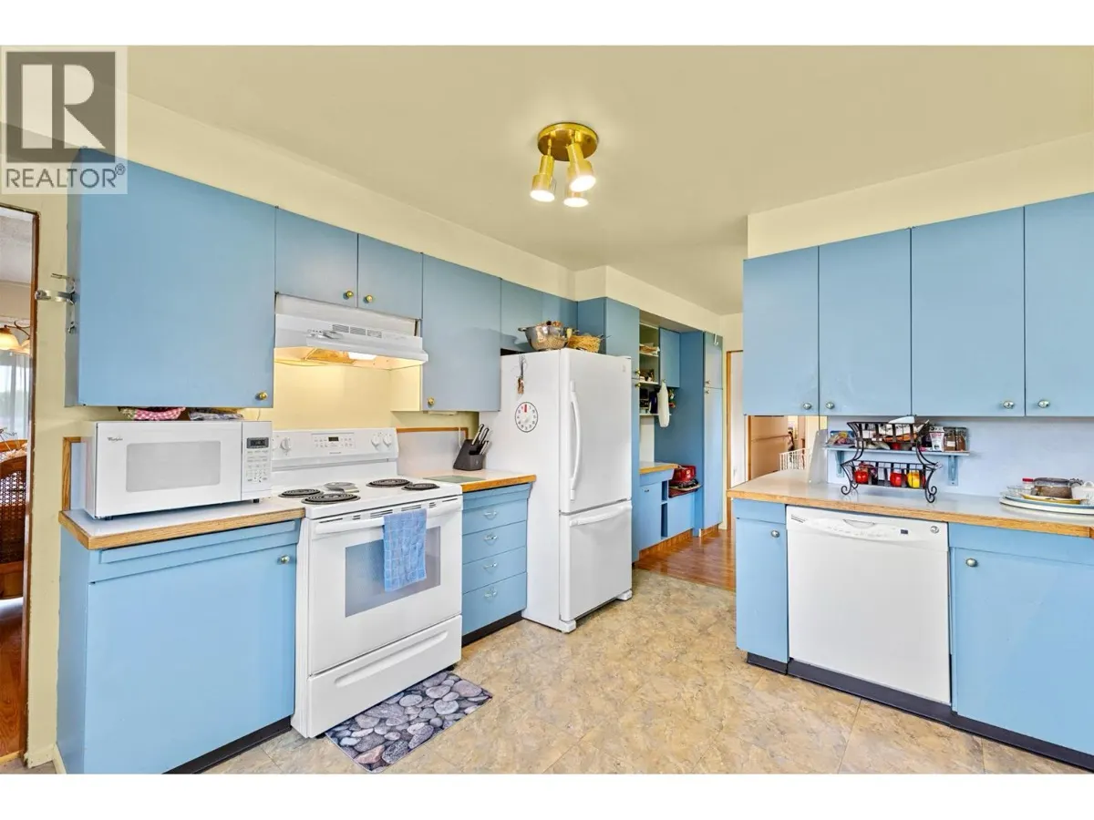 350 Clarissa Road spacious kitchen with ample cabinet storage