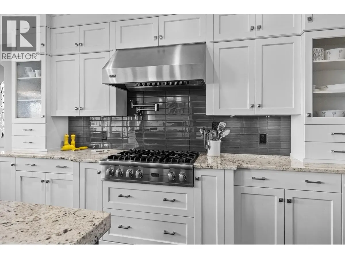 388 Rindle Court chef's kitchen with Viking gas range and granite countertops