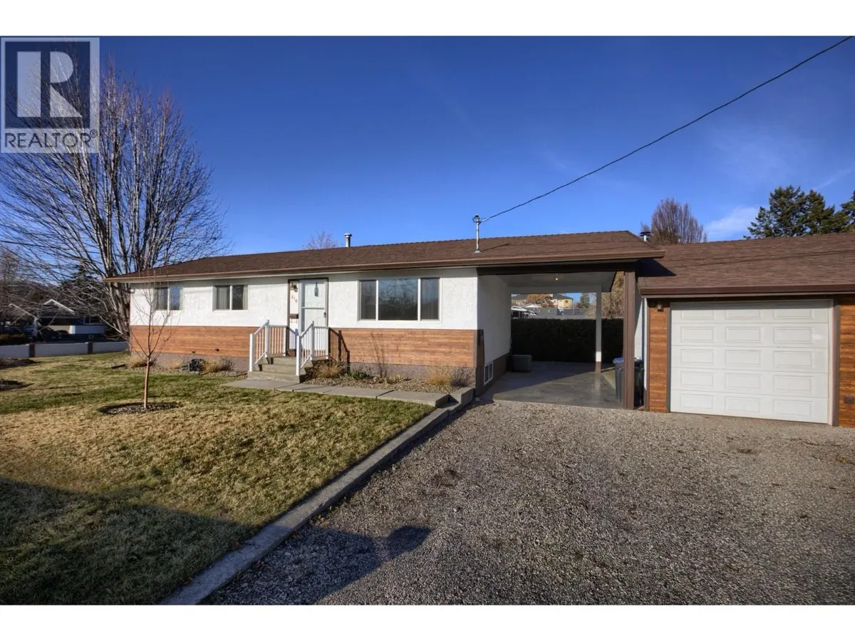 810 Fife Road front view - bungalow with carport on corner lot