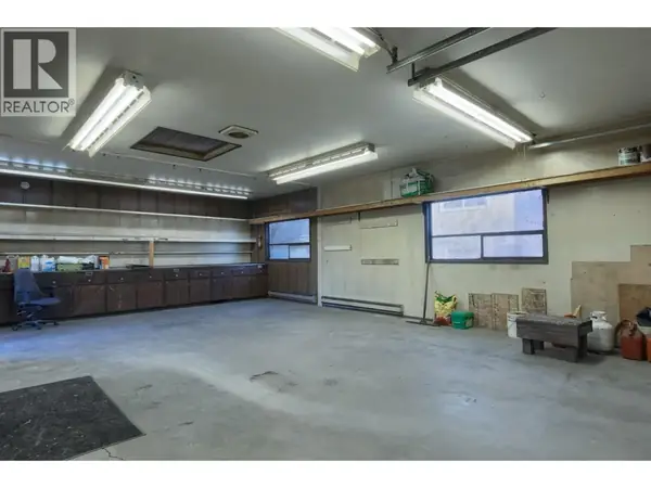 810 Fife Road large detached workshop with built-in workbenches